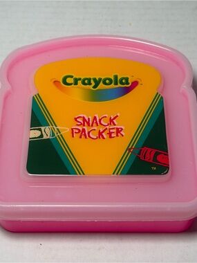 2005 Crayola Snack Packer Sandwich Food Storage Container Hot Pink Lunch